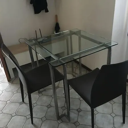 Beautiful With Private Access To The Lake. Hébergement de vacances Limonta
